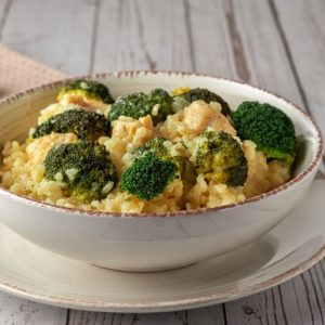 Baked Chicken and Broccoli Delight, flavorful and wholesome chicken and broccoli bake, creamy and savory sauce, family-friendly recipe, nutritious homemade dinner