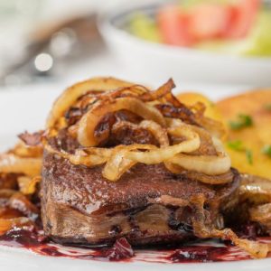 onion steak recipe, caramelized onions, juicy steak, tender meat, savory flavors, mouthwatering dish, delicious recipe, flavorful delight, easy to make, impress guests