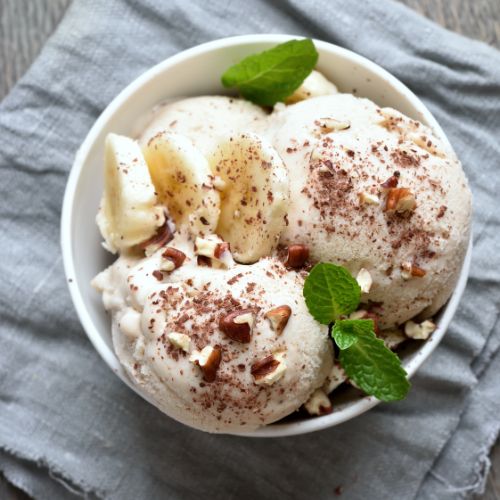 banana frozen yogurt, healthy dessert recipe, creamy frozen delight, guilt-free treat, homemade frozen yogurt, ripe bananas, creamy yogurt, refreshing dessert, easy recipe